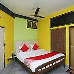 Oyo 22892 Hotel Divine