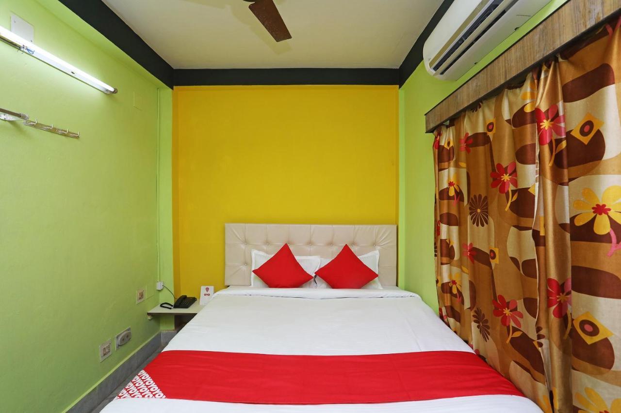 Oyo 22892 Divine Hotel 3*