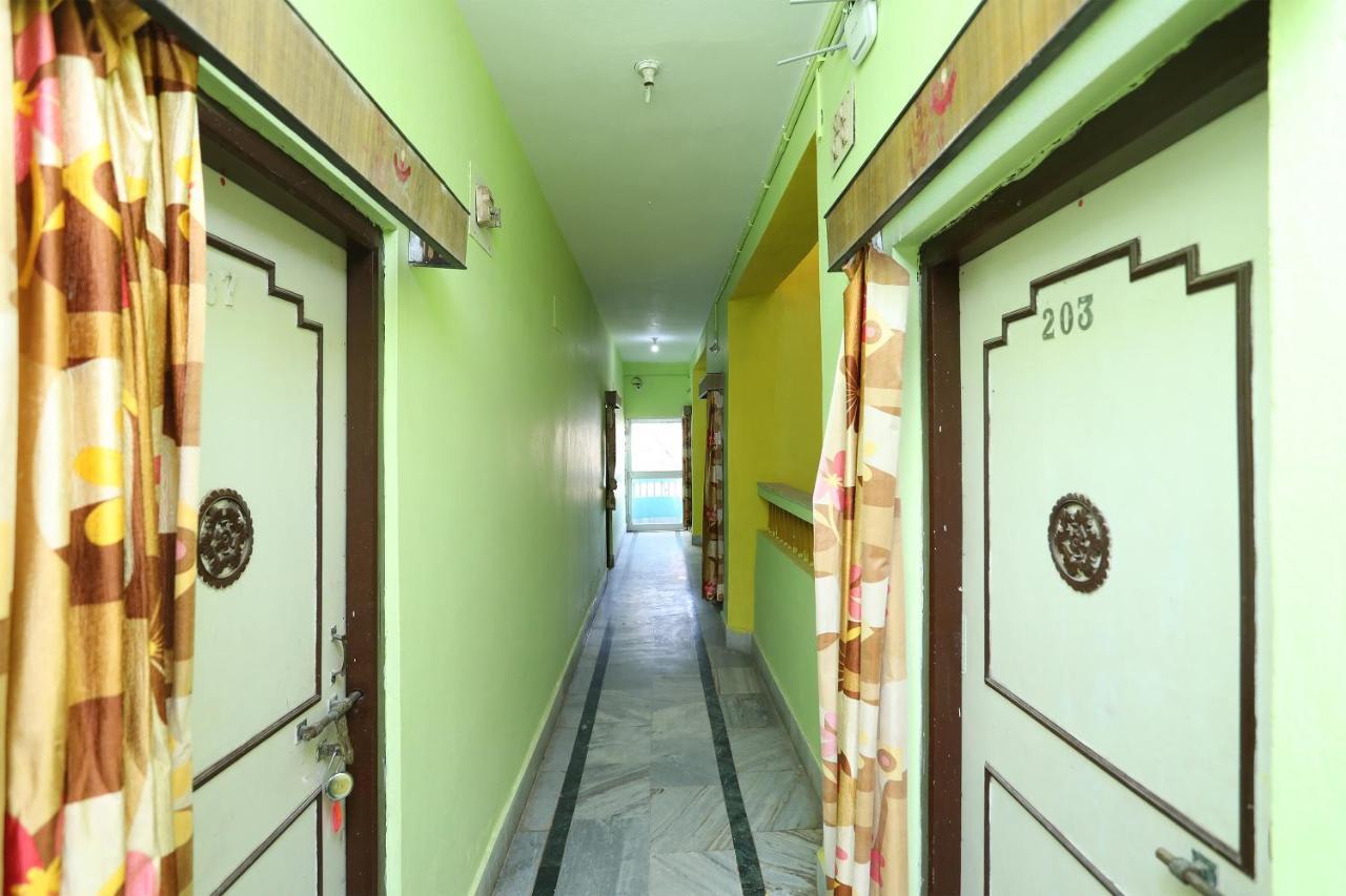 Oyo 22892 Divine Hotel 3*